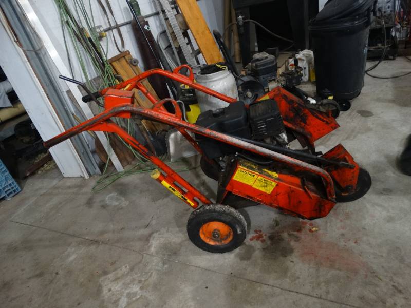 lot 4169 image: Commercial gas power roof cutter-