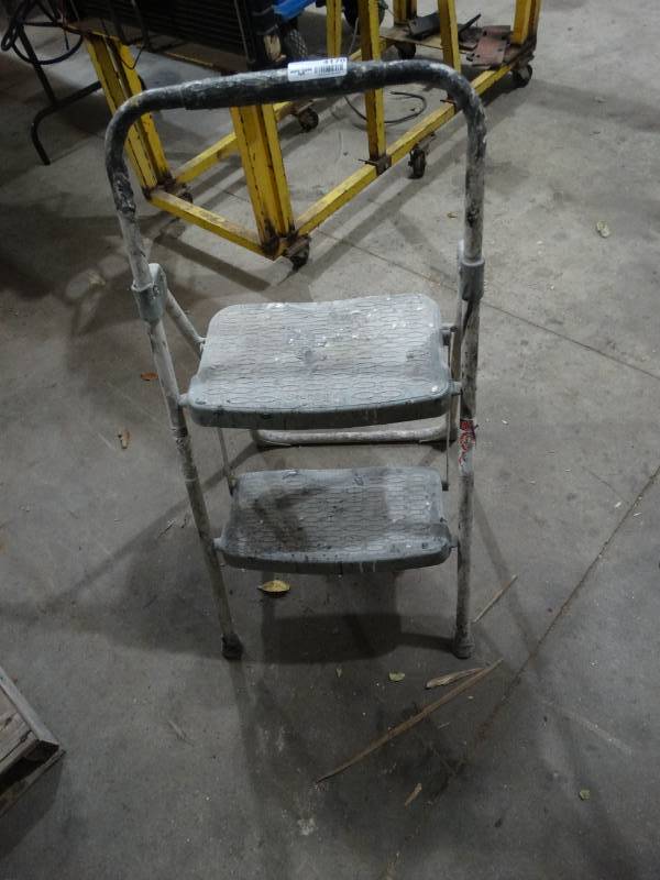 lot 4170 image: Folding step stool