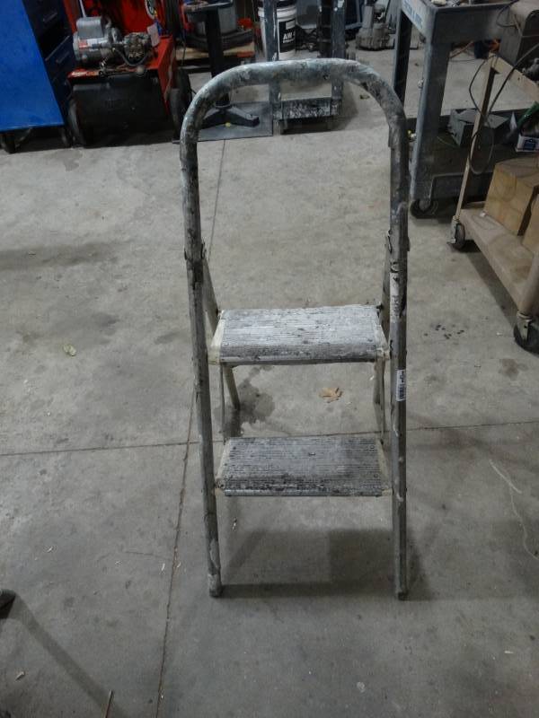 lot 4171 image: Folding step stool