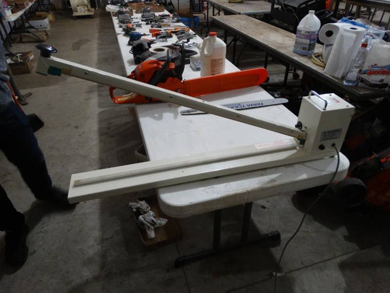 lot 4172 image: Extra long hand sealer- Model-ME-800HI- 1100 watt- Like new