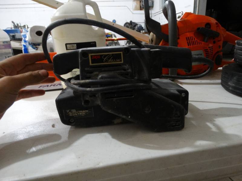 lot 4175 image: Skil classic electric belt sander