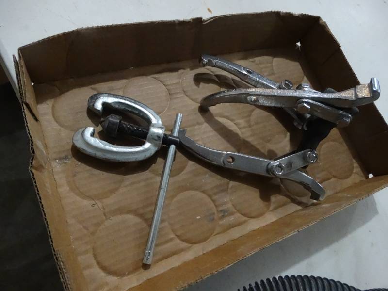 lot 4177 image: 2 pullers