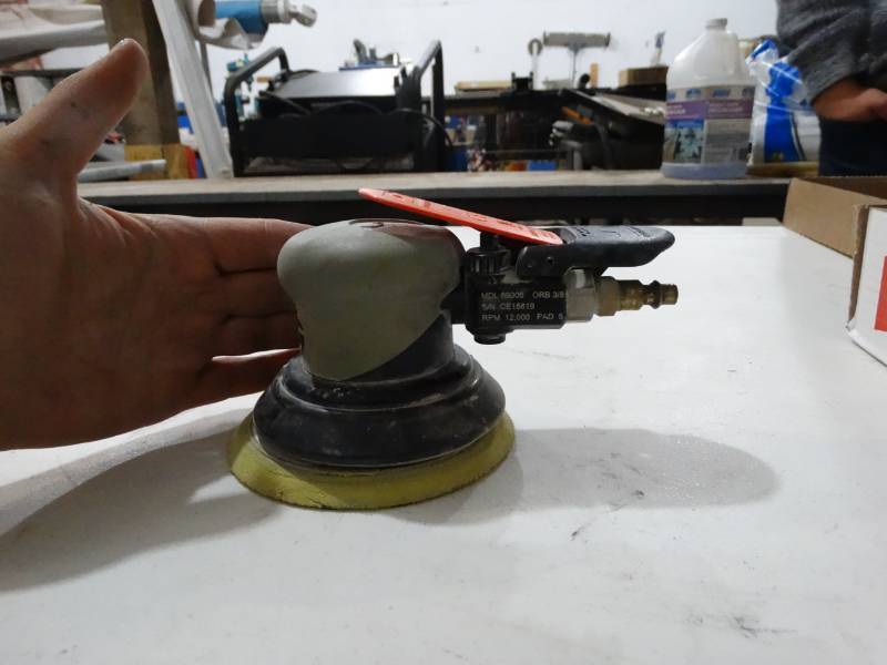 lot 4180 image: Dynabrade 5 air sander- Model-69005
