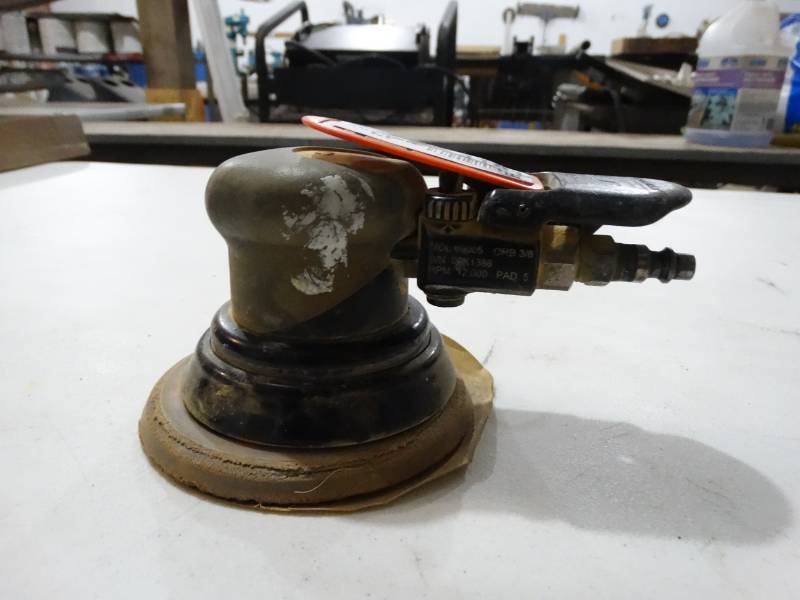 lot 4181 image: Dynabrade air sander-