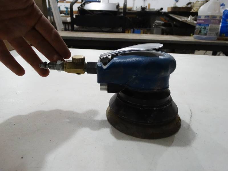 lot 4182 image: Blue air sander