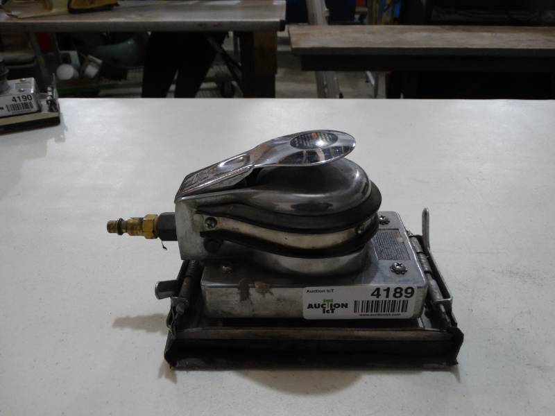 lot 4189 image: Air sander