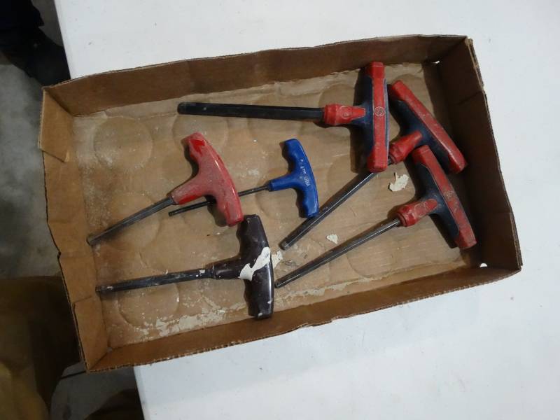 lot 4192 image: 6 T wrenches