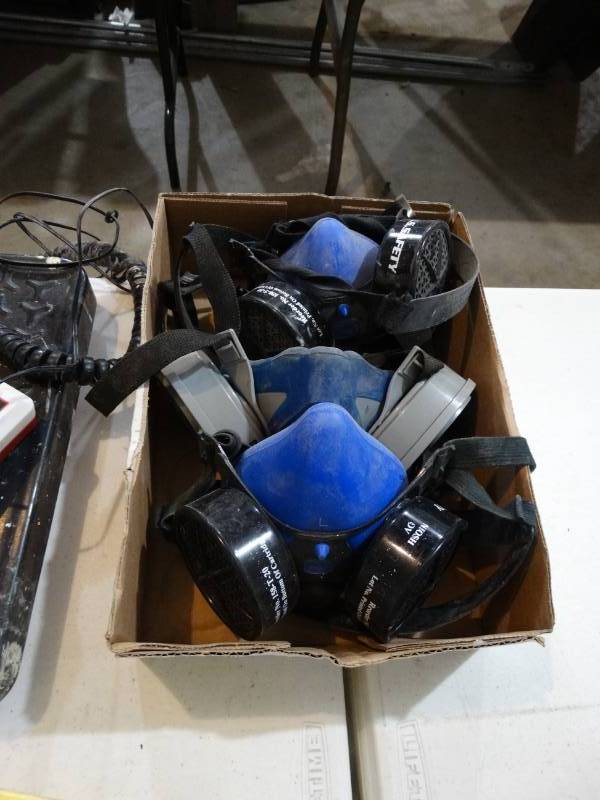 lot 4200 image: 3 half face respirators