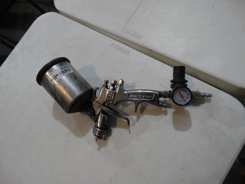 lot 4203 image: Binks SV50 air spray gun