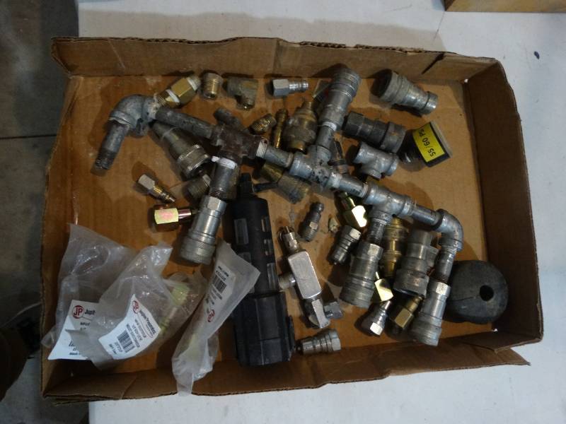 lot 4205 image: Lot of various air hose ends