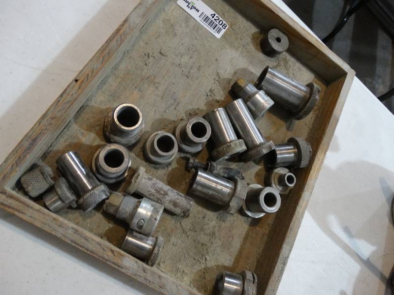 lot 4208 image: P. Schrader Bellows, USA fittings
