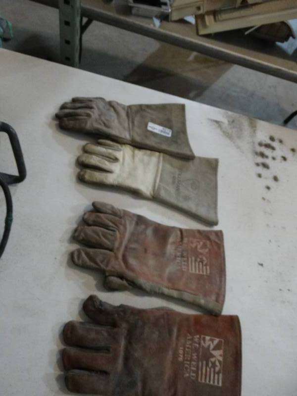 lot 4219 image: 2 pairs of welding gloves
