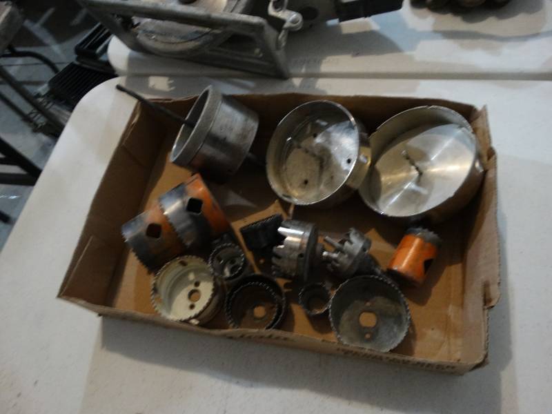 lot 4221 image: Lot of assorted hole saws