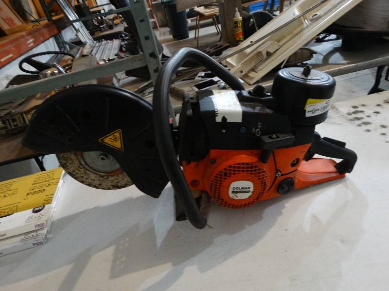 lot 4222 image: Dolmar Model-309 gas powered cut off saw w blade
