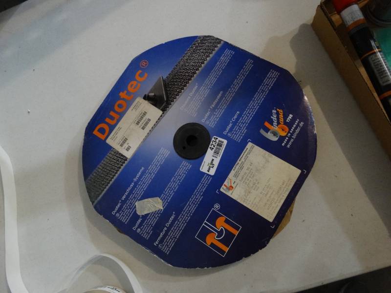 lot 4234 image: Roll of Duotec 50 velcro