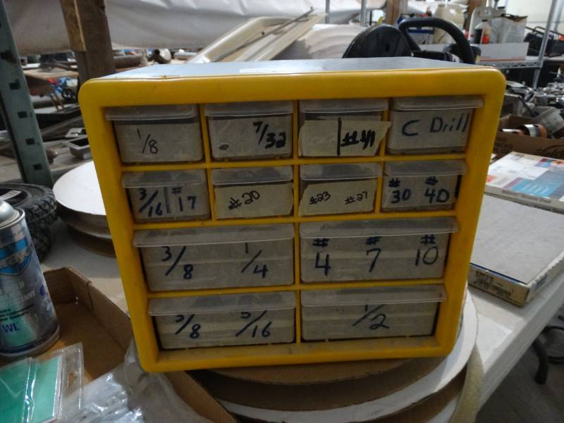 lot 4237 image: Parts cabinet w assortment of bits