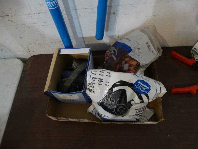 lot 4244 image: Half face respirators