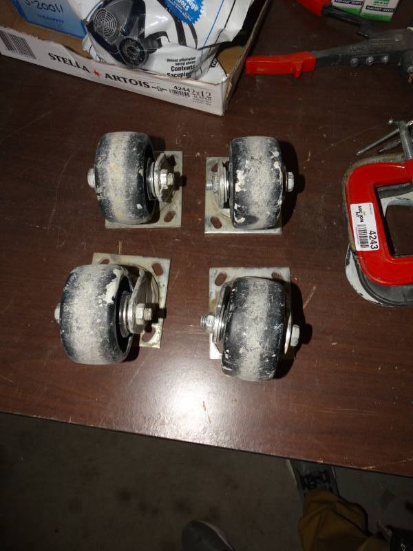 lot 4245 image: Lot of 4 casters