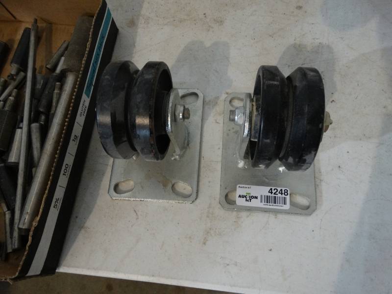 lot 4248 image: 2 double wheel casters