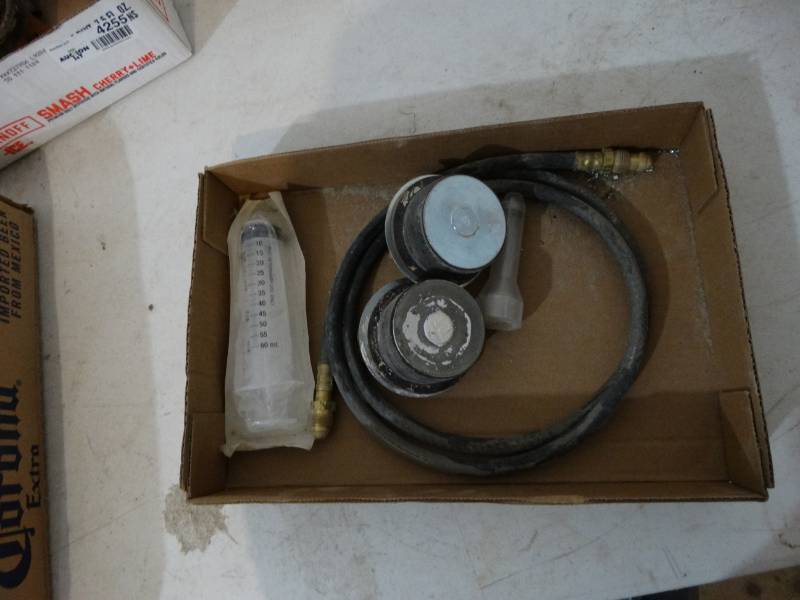 lot 4256 image: Hose syringes misc.
