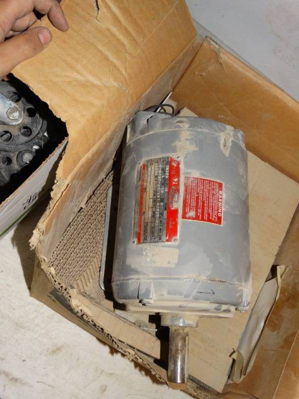 lot 4264 image: Dayton 1.5 hp 3 phase electric motor
