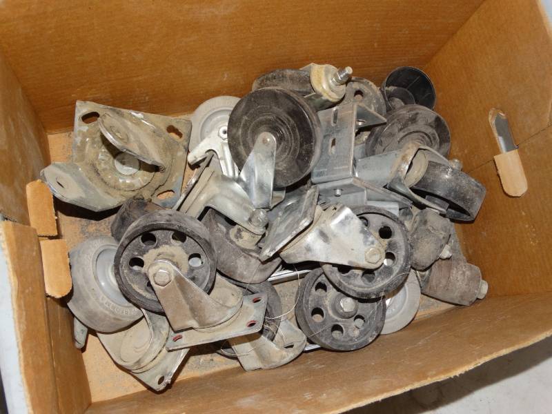 lot 4268 image: Lot of various caster wheels
