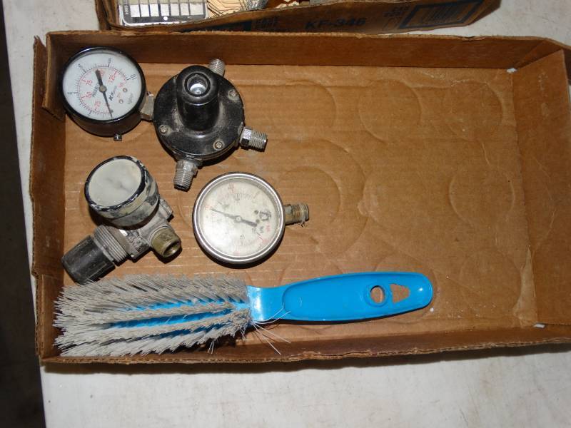 lot 4270 image: Gauges & misc.
