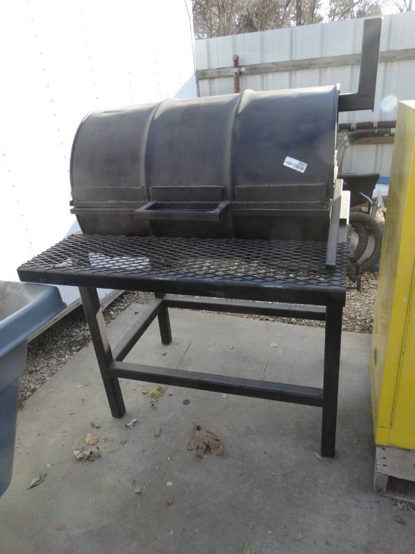 lot 4281 image: Awesome custom built heavy duty smoker grill