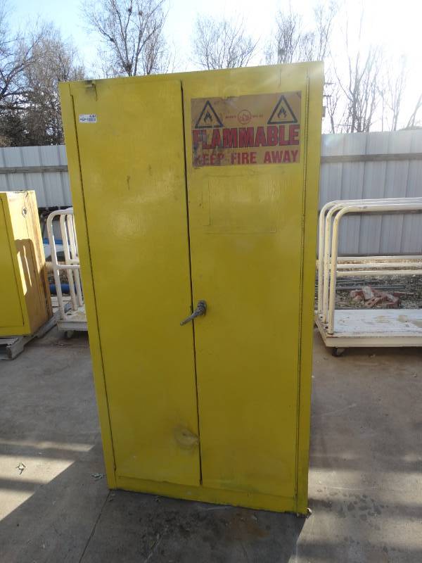 lot 4284 image: 2 door safety flammable cabinet