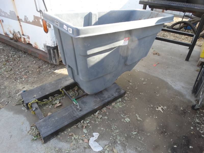 lot 4288 image: Uline H-6713GR 12 cubic yard forklift dumping bintrash hopper- Like New