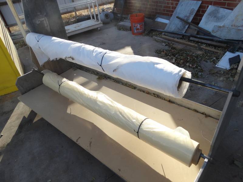 lot 4290 image: Roll of Air Weave N 10- 60 x 50 yards & Roll of Vacpak gold sheet