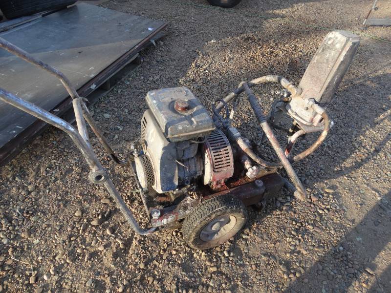 lot 4300 image: Graco commercial gas powered paint sprayer- Model-215-433
