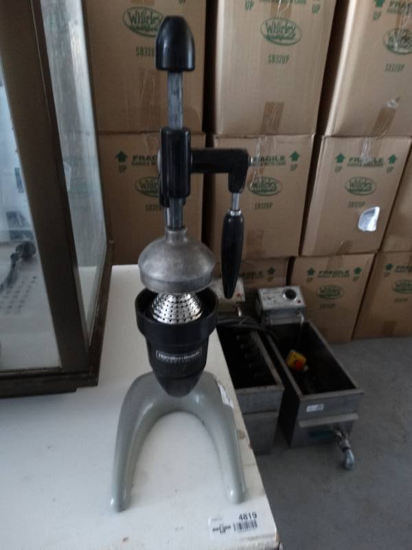 lot 4824 image: Hamilton Beach commercial juicer