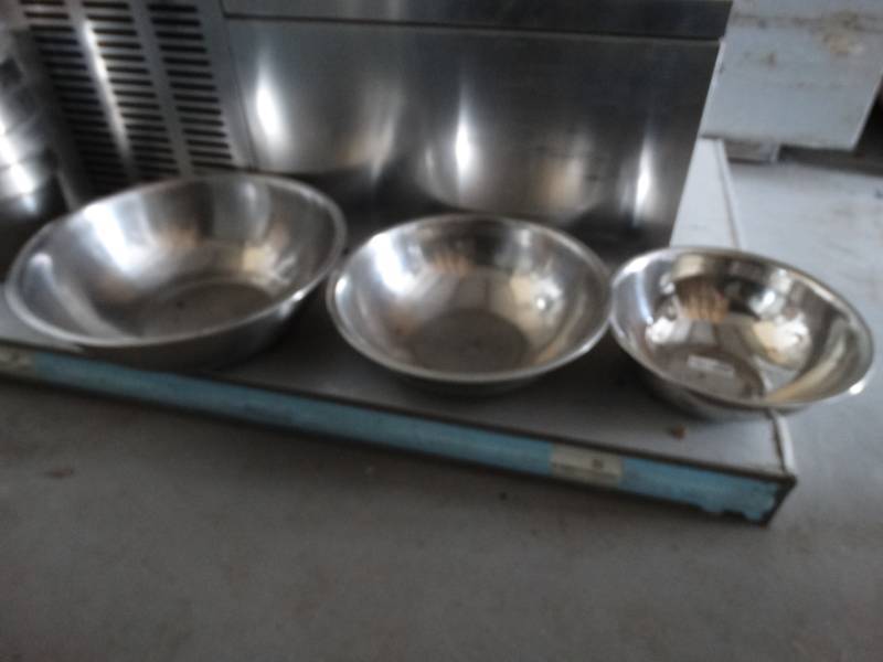 lot 4828 image: Set of 3 ss bowls
