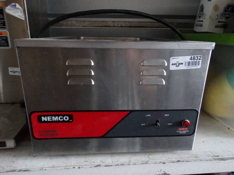lot 4832 image: Nemco food warmer