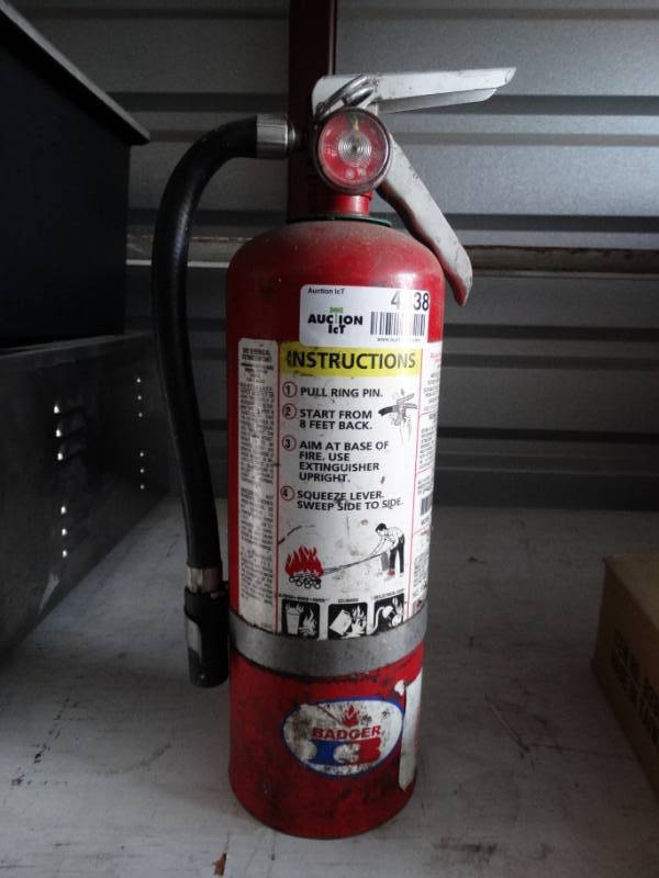lot 4838 image: 8 lb fire extinguisher