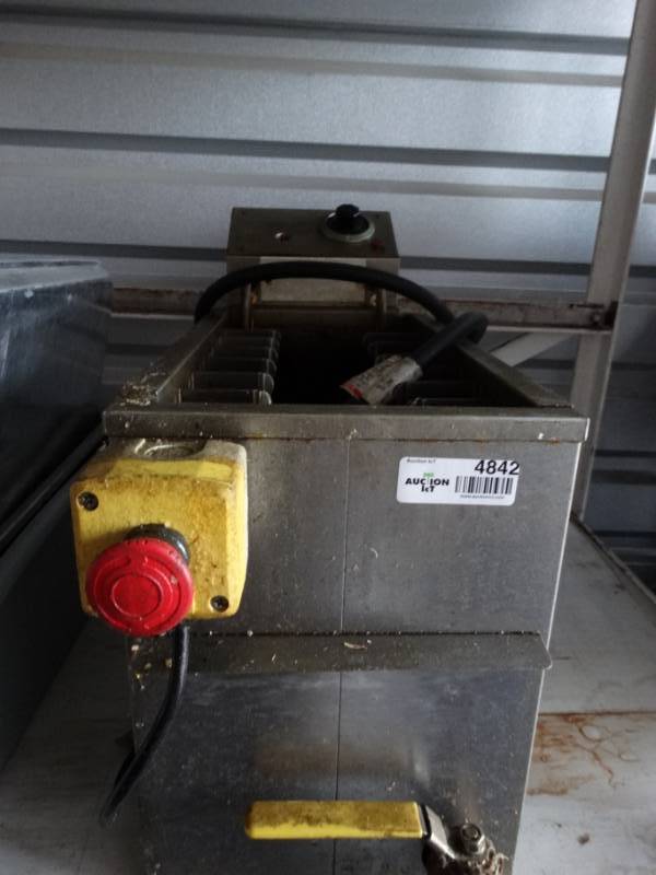 lot 4842 image: Gold Medal King dog fryer