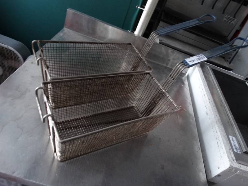 lot 4854 image: 2 fryer baskets