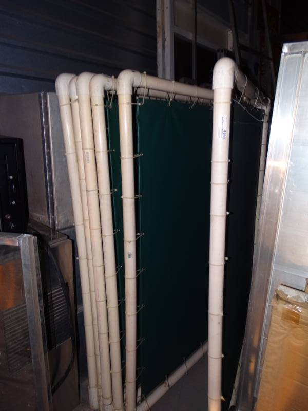lot 4869 image: Lot of barrier fence sections