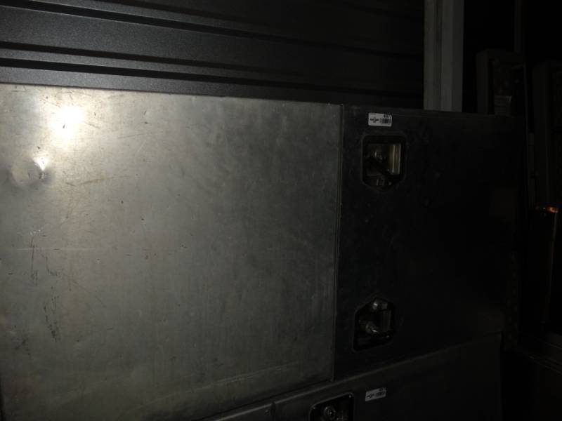 lot 4877 image: Body mount truck toolbox- 2 door