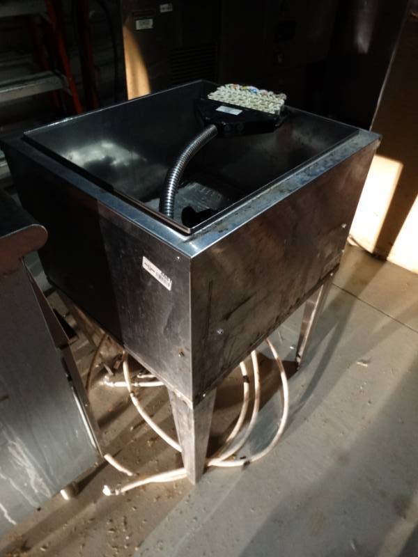 lot 4881 image: Stainless steel ice well w cold plate & soda gun