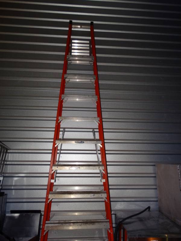 lot 4882 image: Werner 12 foot ladder