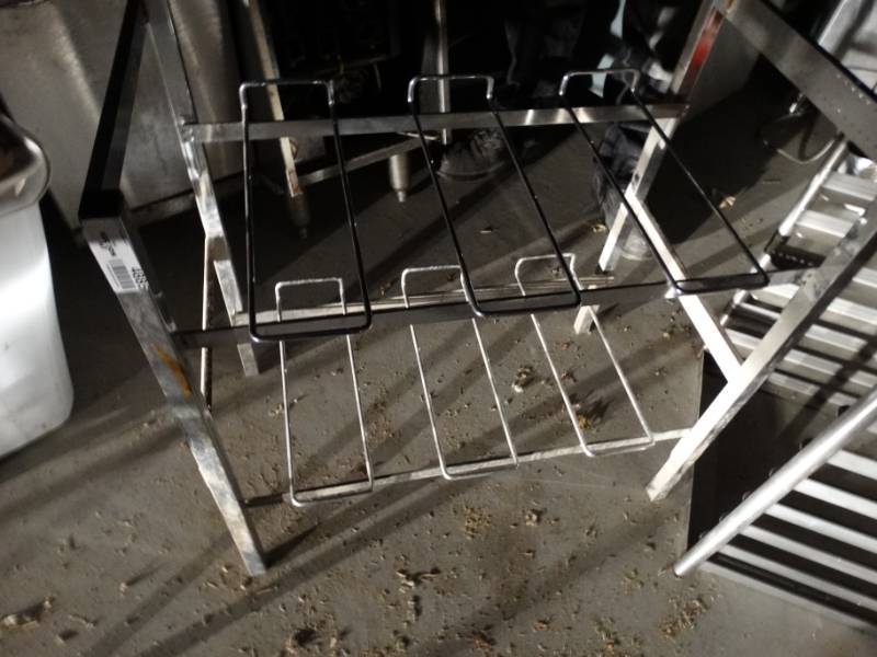lot 4885 image: Bag in box rack
