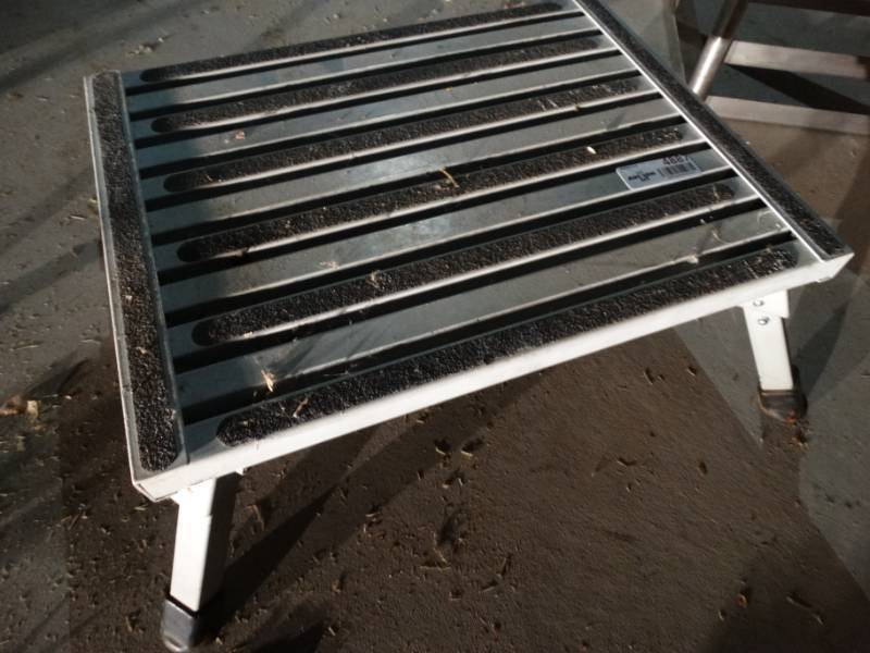 lot 4887 image: Folding step stool- Very cool