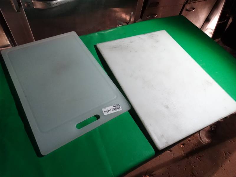 lot 4894 image: 2 poly cutting boards