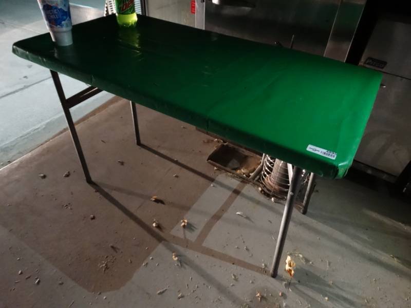 lot 4895 image: 4 ft folding table