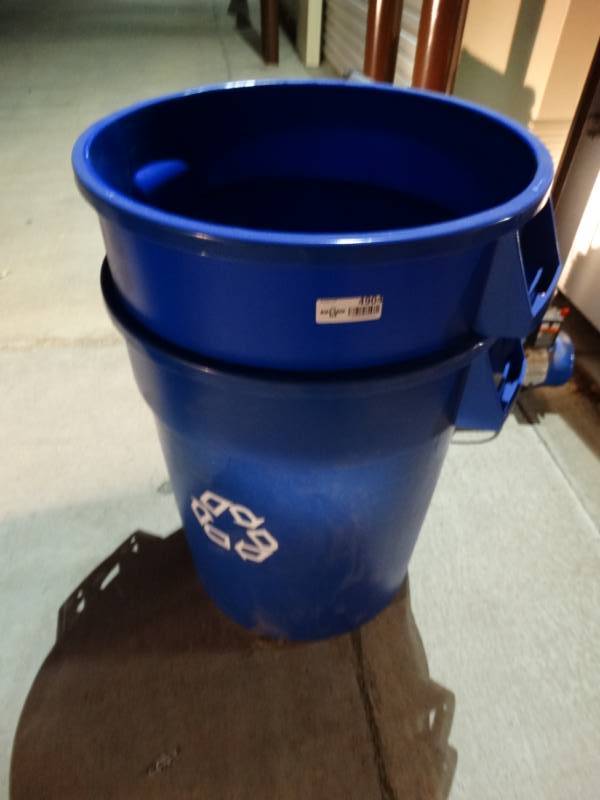 lot 4904 image: 2 lg rubber trash cans