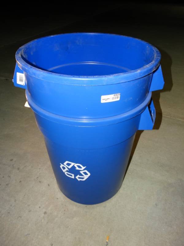 lot 4905 image: 2 lg rubber trash cans