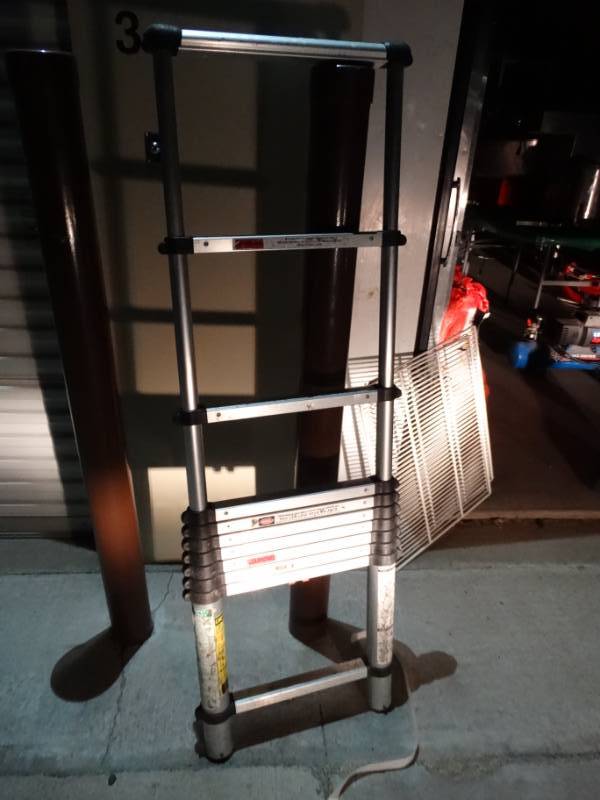 lot 4923 image: 10 ft telescoping ladder