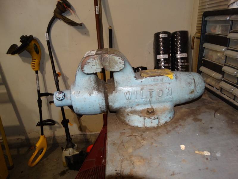 lot 2013 image: Large Wilton Bullet Vise